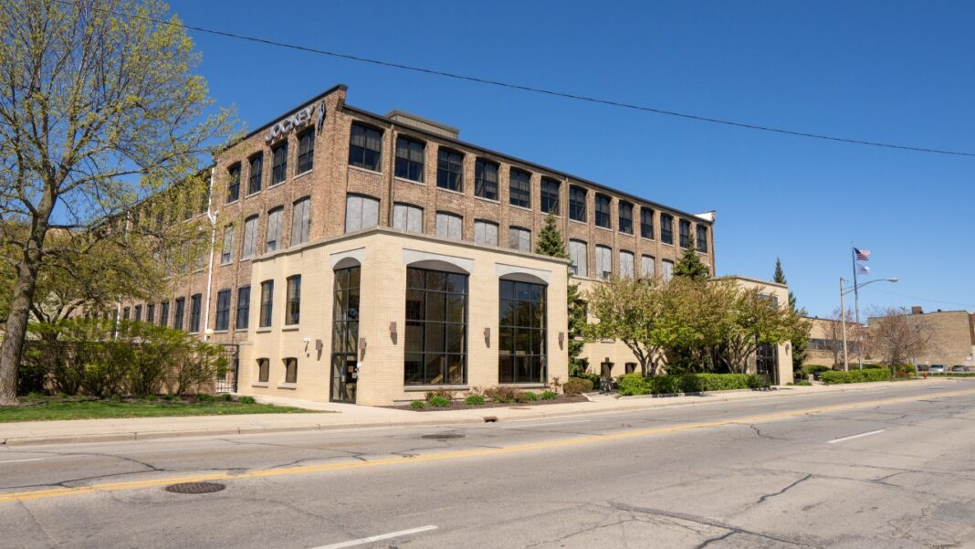 Zoomed_out_picture_of_Jockey_International